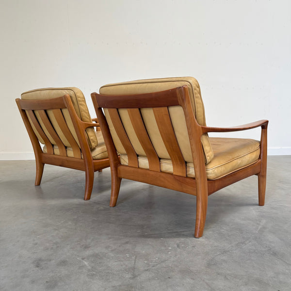 Set 1960s leather armchairs by Knoll