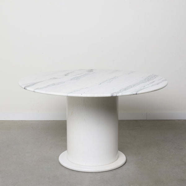 Round Carrara marble dining table, 1970s