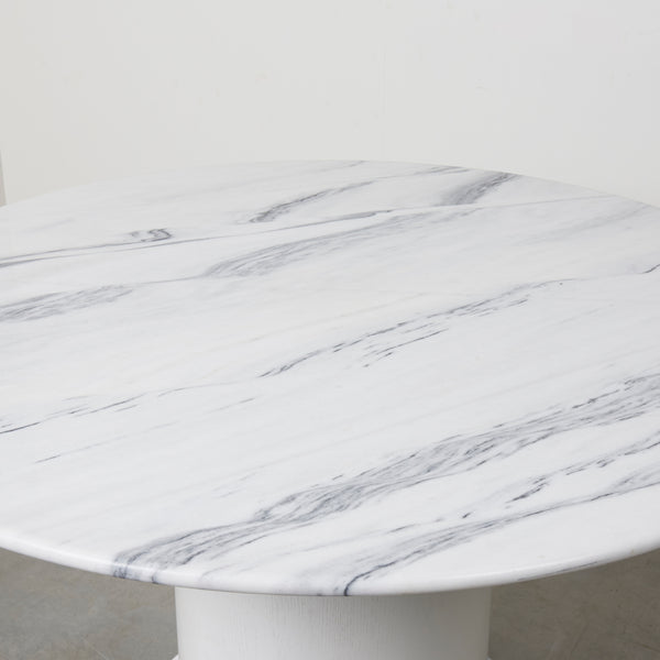 Round Carrara marble dining table, 1970s