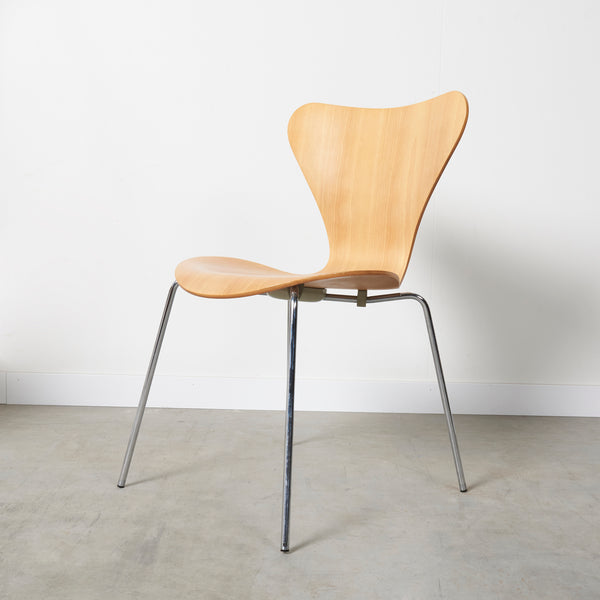 Vintage Fritz Hansen dining chairs, serie 7, 1990s