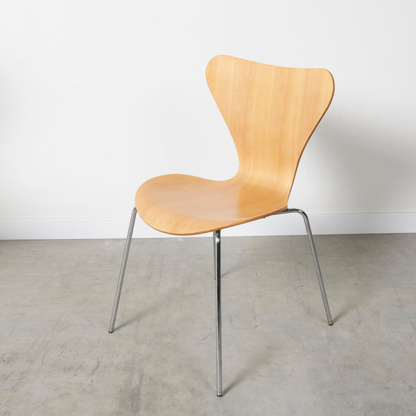 Vintage Fritz Hansen dining chairs, serie 7, 1990s