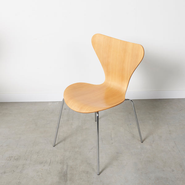 Vintage Fritz Hansen dining chairs, serie 7, 1990s