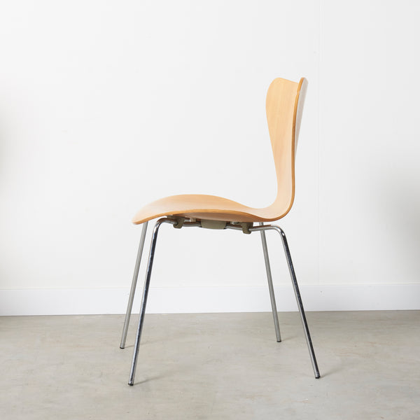 Vintage Fritz Hansen dining chairs, serie 7, 1990s
