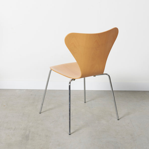 Vintage Fritz Hansen dining chairs, serie 7, 1990s