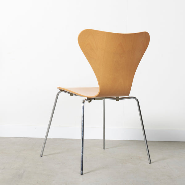 Vintage Fritz Hansen dining chairs, serie 7, 1990s