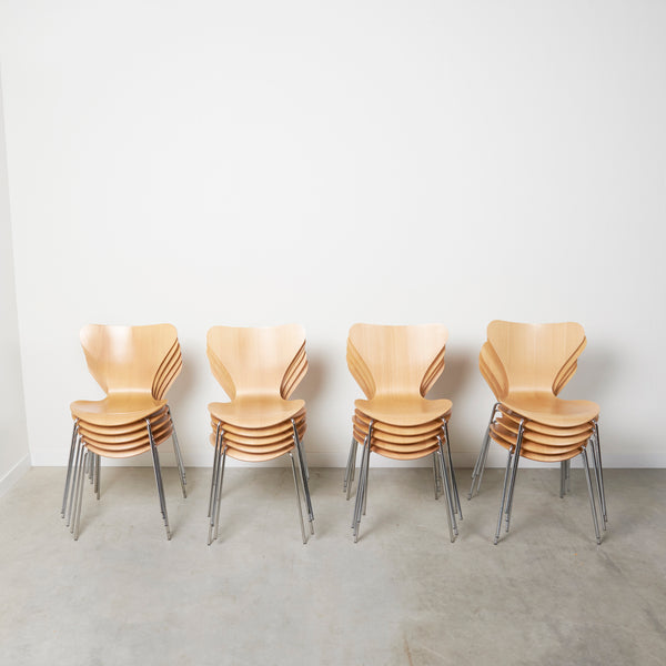 Vintage Fritz Hansen dining chairs, serie 7, 1990s