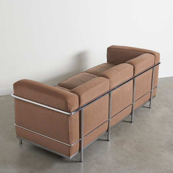 2x Cassina LC2 sofa by Le Corbusier & Charlotte Perriand