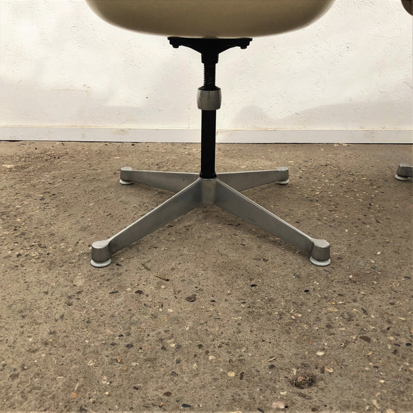 Set of 4 DAX chairs by Charles & Ray Eames for Herman Miller