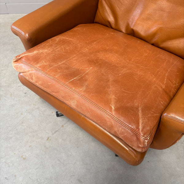 Set cognac leather ESA lounge chairs, Denmark 1970s