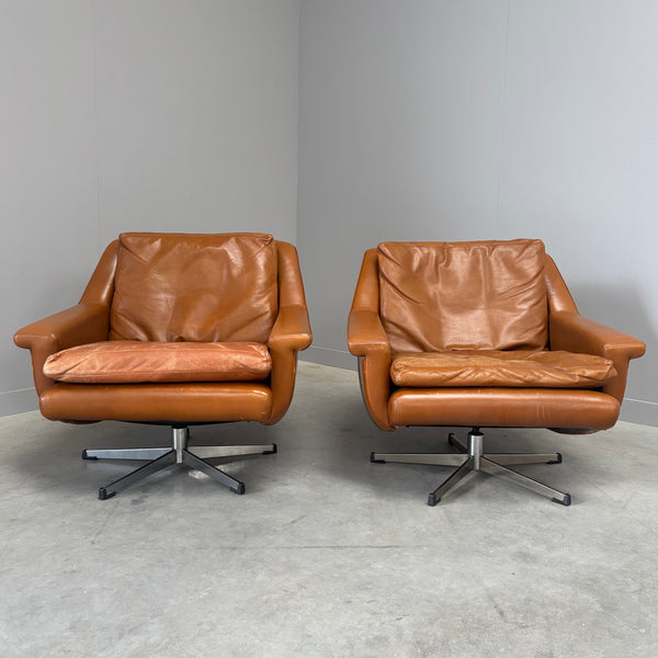 Set cognac leather ESA lounge chairs, Denmark 1970s