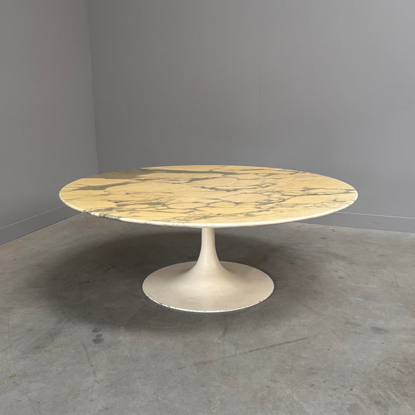 Large marble tulip coffee table, 1960s