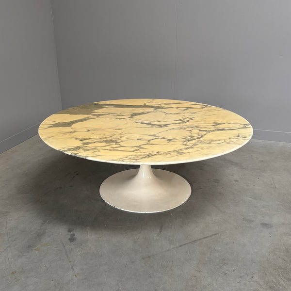 Large marble tulip coffee table, 1960s