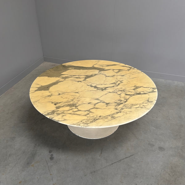 Large marble tulip coffee table, 1960s