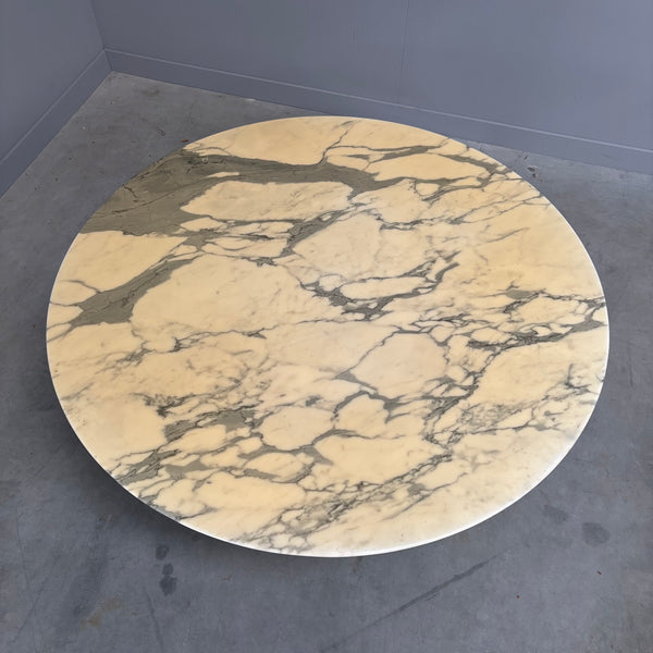 Large marble tulip coffee table, 1960s