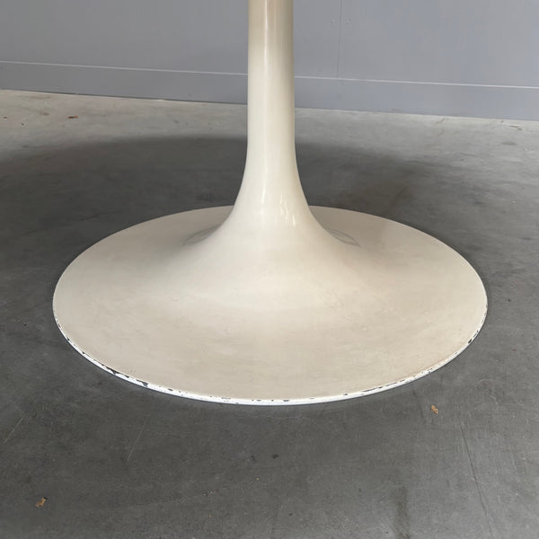 Large marble tulip coffee table, 1960s