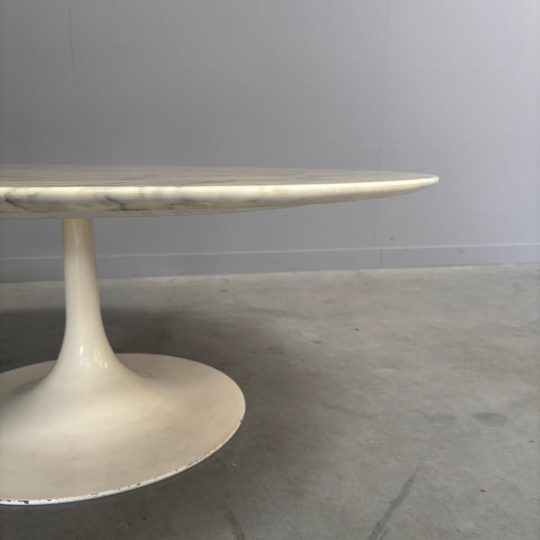 Large marble tulip coffee table, 1960s