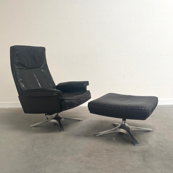 Black leather De Sede lounge hair with hocker, DS31
