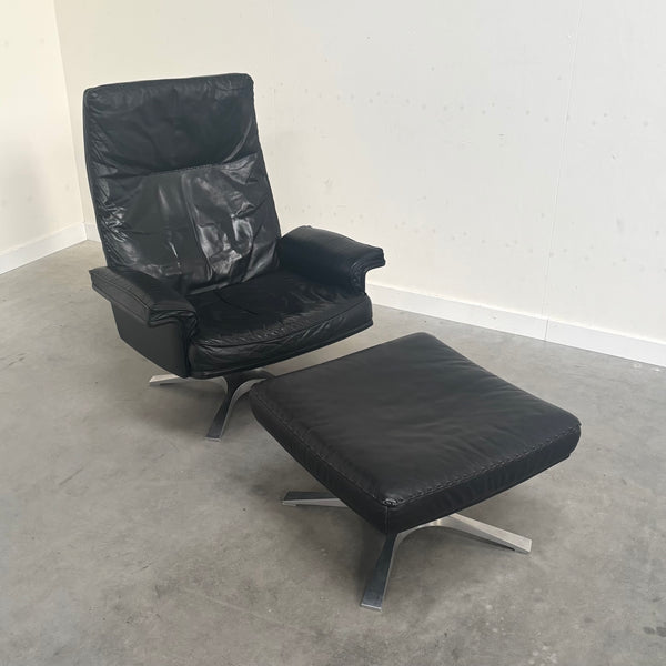 Black leather De Sede lounge hair with hocker, DS31
