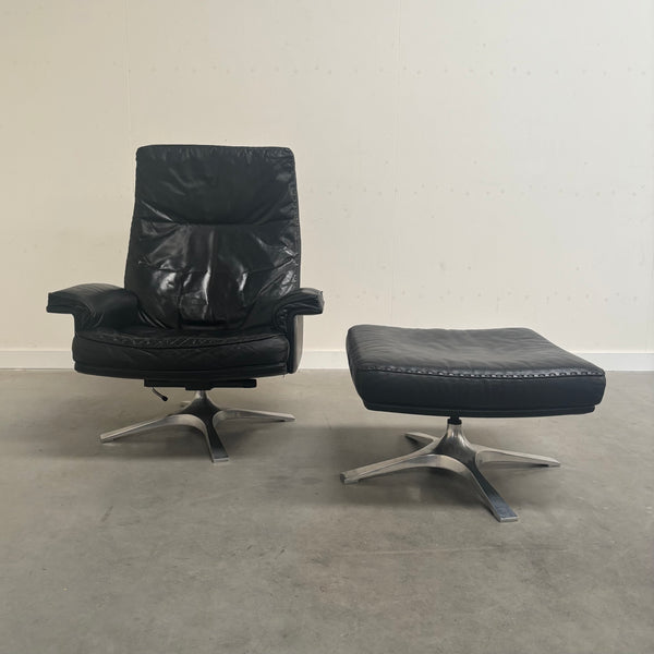 Black leather De Sede lounge hair with hocker, DS31