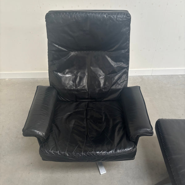 Black leather De Sede lounge hair with hocker, DS31