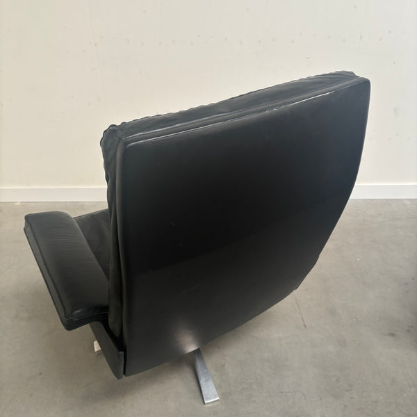 Black leather De Sede lounge hair with hocker, DS31