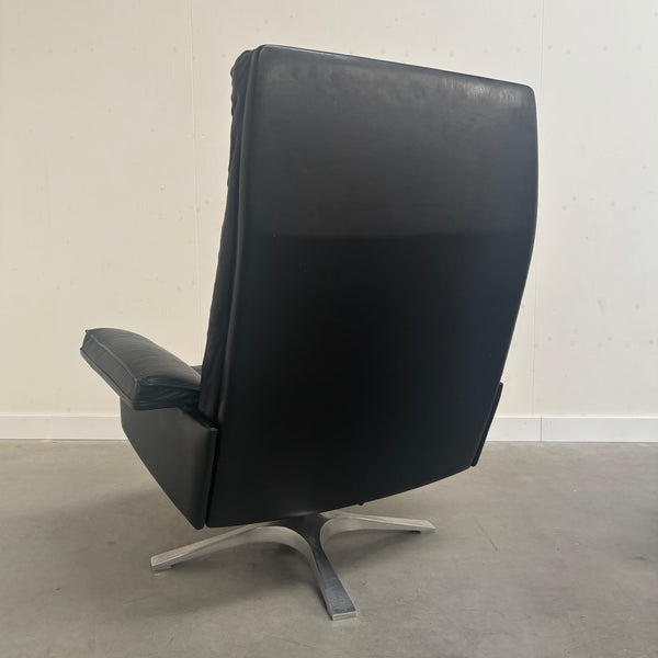 Black leather De Sede lounge hair with hocker, DS31