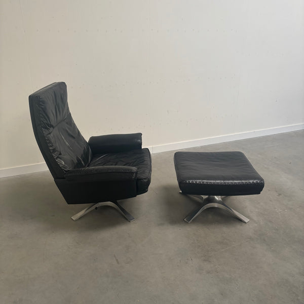 Black leather De Sede lounge hair with hocker, DS31