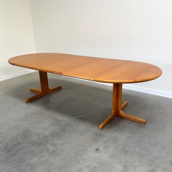 XXL oak round / oval extendable dining table, 1970s