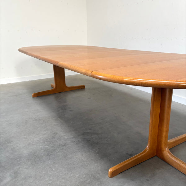 XXL oak round / oval extendable dining table, 1970s