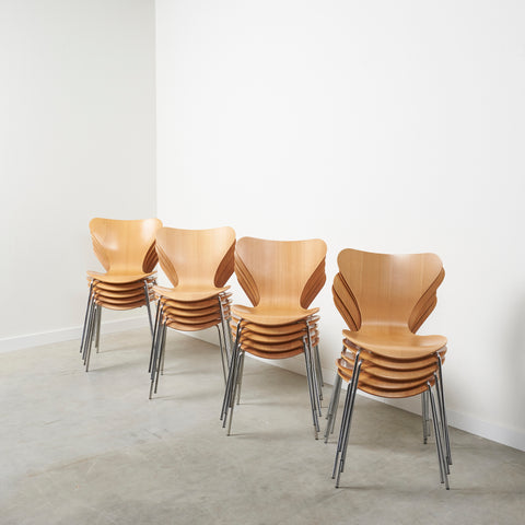 Vintage Fritz Hansen dining chairs, serie 7, 1990s