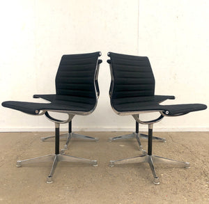 Set Herman Miller side chairs model EA101