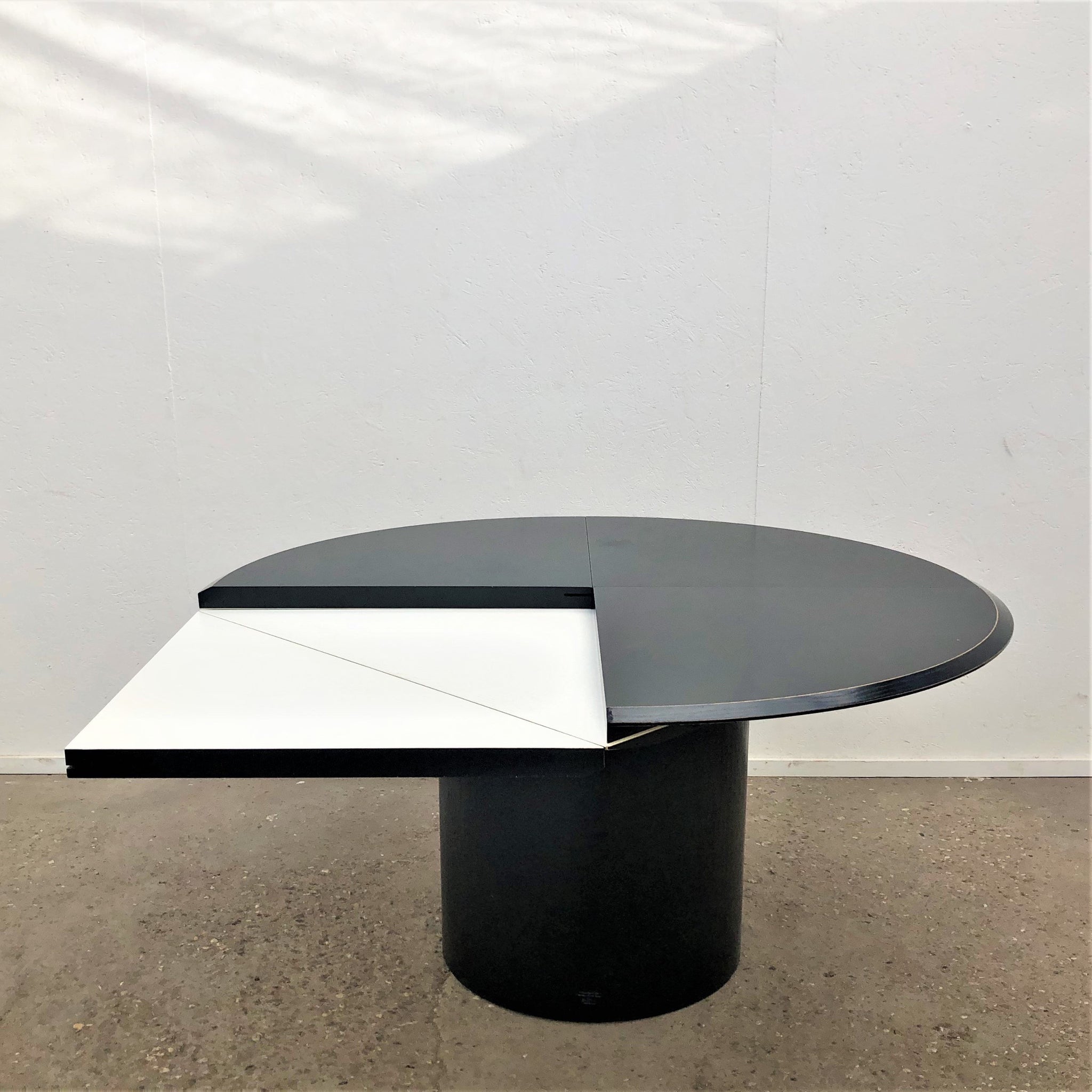 Quadrondo dining table by Erwin Nagel for Rosenthal